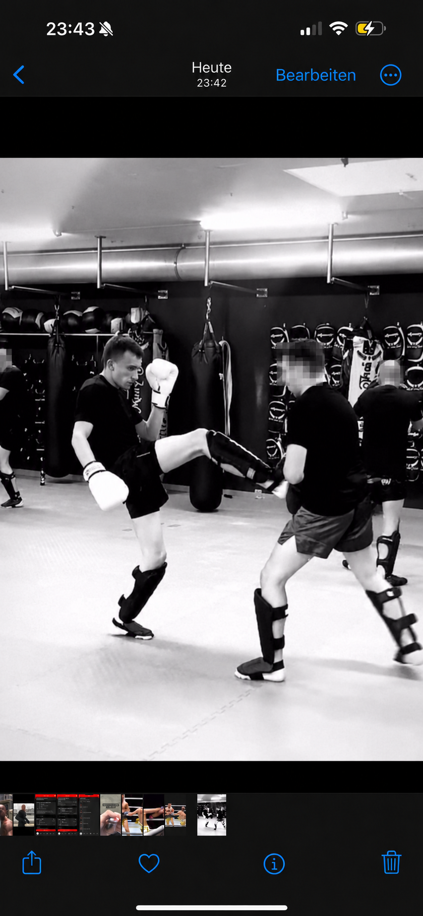 Coach Mario beim Kampfsporttraining und Teep